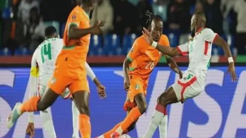 小法揭秘：爆米香香遇阿森纳，与拜仁激战共赏足球智谋盛宴！